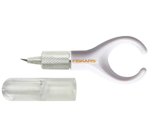 Fiskars - FingerTip drejekniv  Smart og brugbar fingerkniv fra Fiskars med drejbart knivblad. Skærer der hvor fingeren peger (Ek