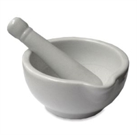 Porcelæns morter ca. Ø12 cm med hældetud